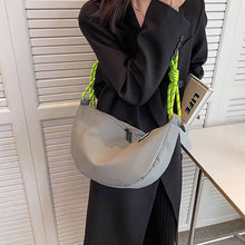 画像をギャラリービューアに読み込む, カジュアルな百合ナイロン布の小さなバッグ新型女性バッグ流行爆発型斜めショルダーバッグおしゃれなワンショルダー餃子バッグ