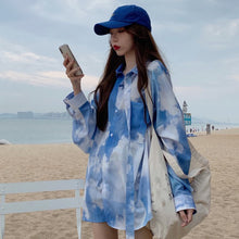 画像をギャラリービューアに読み込む, 春夏ブルータイダイ柄 ワイドシルエット ロングシャツUVカットリゾートミディアム丈レデイーズ トップステゴリ