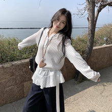 画像をギャラリービューアに読み込む, デザイン性抜群 レースカットアウト フリル袖長袖Tシャツ 春新作 スリム見えトップス