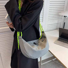 画像をギャラリービューアに読み込む, カジュアルな百合ナイロン布の小さなバッグ新型女性バッグ流行爆発型斜めショルダーバッグおしゃれなワンショルダー餃子バッグ