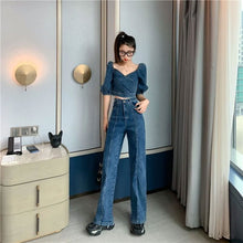 画像をギャラリービューアに読み込む, デコルテ 見せで 女っぽ デニム セットアップ スタイルアップ パフスリーブ クロップド丈 ハイウエスト フレアパンツ カジュアル 脚長効果