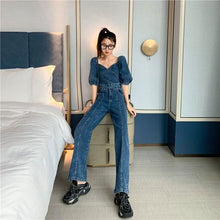 画像をギャラリービューアに読み込む, デコルテ 見せで 女っぽ デニム セットアップ スタイルアップ パフスリーブ クロップド丈 ハイウエスト フレアパンツ カジュアル 脚長効果