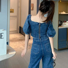 画像をギャラリービューアに読み込む, デコルテ 見せで 女っぽ デニム セットアップ スタイルアップ パフスリーブ クロップド丈 ハイウエスト フレアパンツ カジュアル 脚長効果