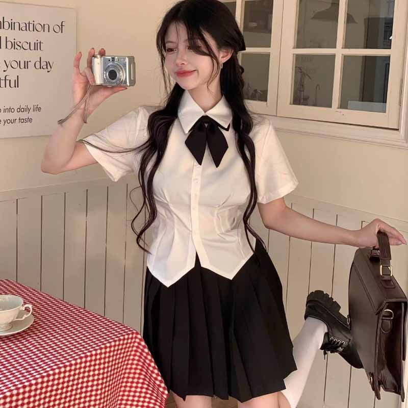 ファッションシックなプリーツウエストリボンシャツ女性の夏の半袖シャツ新しいカレッジスタイルスリムスリムトップ