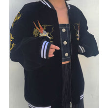 画像をギャラリービューアに読み込む, 刺繍　ライン　アウター　スタジャン　スカジャン　ジャケット　ベースボール　ダンス　衣装　ヒップホップ　HIPHOP　レディース　メンズ　ガールズ　ストリート　黒　ブラック　赤　レッド　龍　ドラゴン　ベロア　奇抜　派手　個性的　スケーター　大きいサイズ

