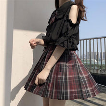 画像をギャラリービューアに読み込む, セットで着ればアイドル級セットアイテム トップス スカート 上下2点セット フリル プリーツ ミニスカート オフショル ガーリー
