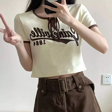 画像をギャラリービューアに読み込む, 落ち着きブラウン セットアップ 古着っぽ ロゴTシャツ ミニスカート ミニ丈スカート 2点セット ベルト リボン カジュアル アメカジ ヴィンテージ リンガーTシャツ 脚長効果
