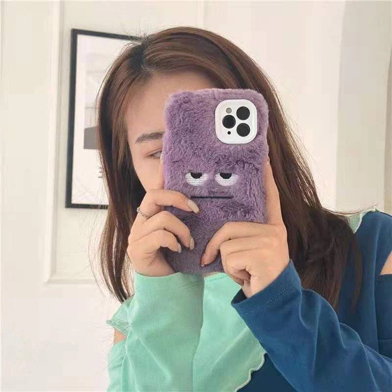 ファッションぬいぐるみムスッと不機嫌な表情がかわいいモンスターモチーフのiPhoneケース