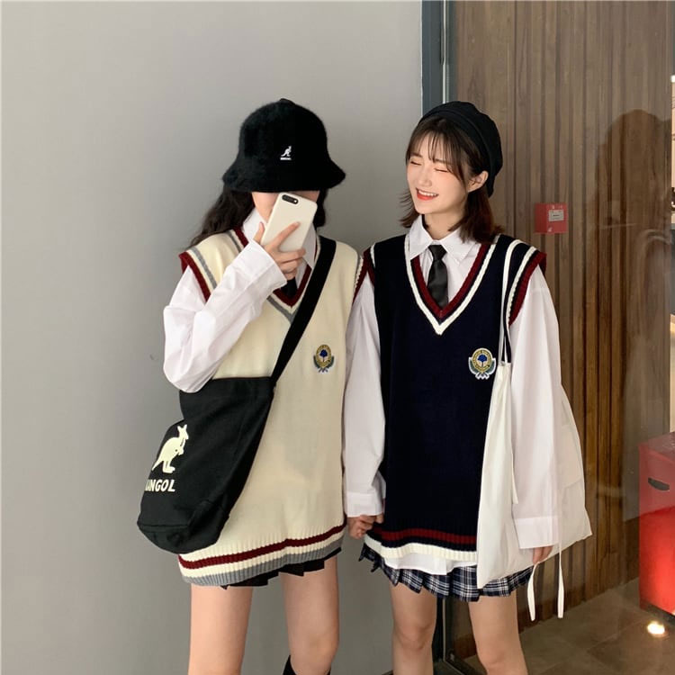3点セット学生風アップベストとシャツとミニスカートカジュアル